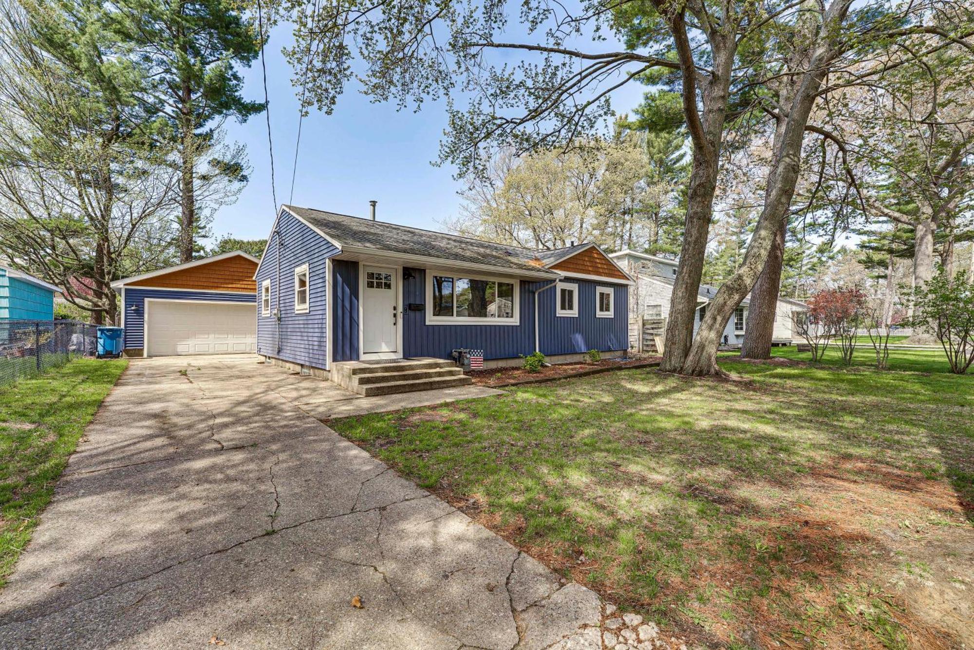 Walk To Beach Lake Michigan Getaway! Muskegon Exterior photo